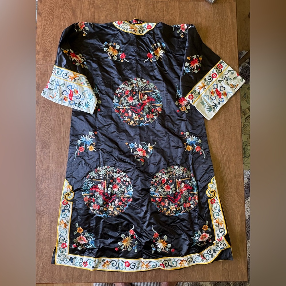 Chinese traditional silk jacket - Picture 3 of 7